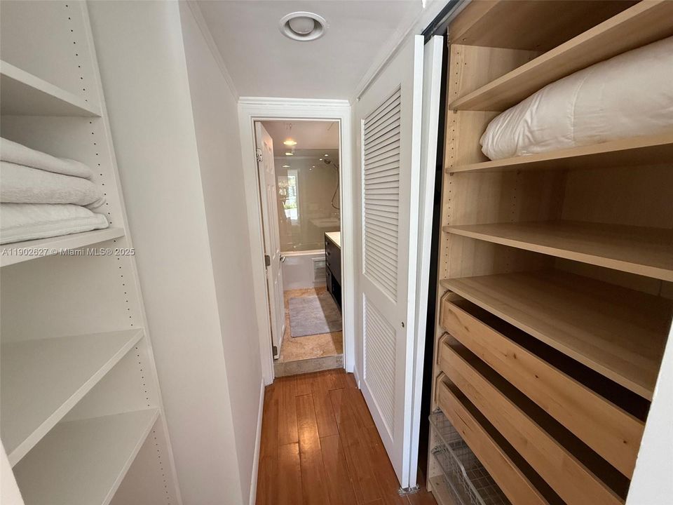 For Rent: $7,850 (2 beds, 2 baths, 1081 Square Feet)