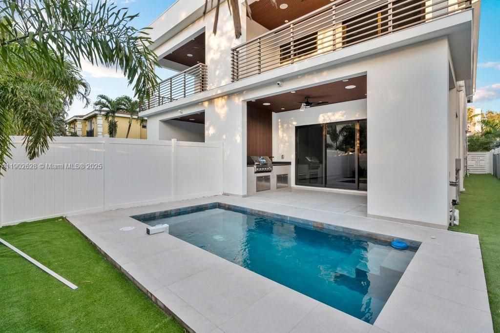 На продажу: $1,395,000 (3 спален, 3 ванн, 0 Квадратных фут)