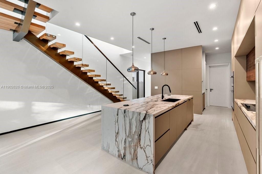 На продажу: $1,395,000 (3 спален, 3 ванн, 0 Квадратных фут)