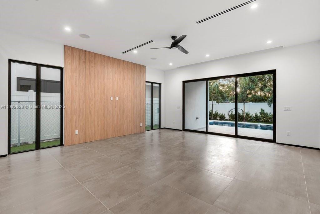 На продажу: $1,395,000 (3 спален, 3 ванн, 0 Квадратных фут)