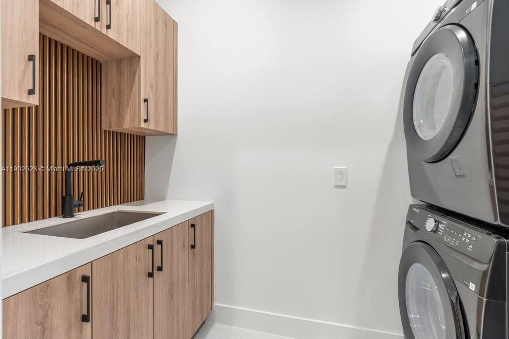 На продажу: $1,395,000 (3 спален, 3 ванн, 0 Квадратных фут)