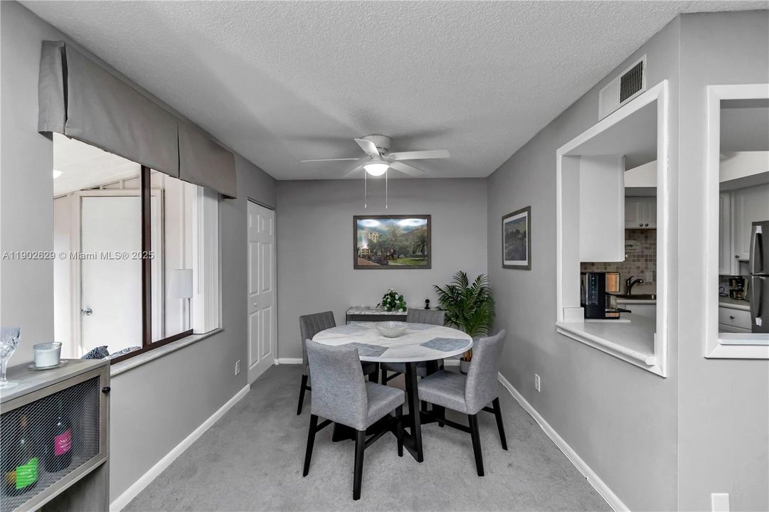 For Sale: $138,900 (2 beds, 1 baths, 1027 Square Feet)