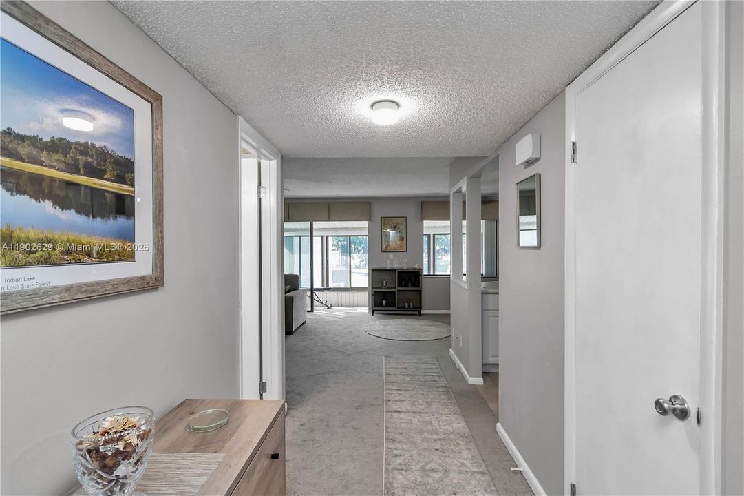 For Sale: $138,900 (2 beds, 1 baths, 1027 Square Feet)