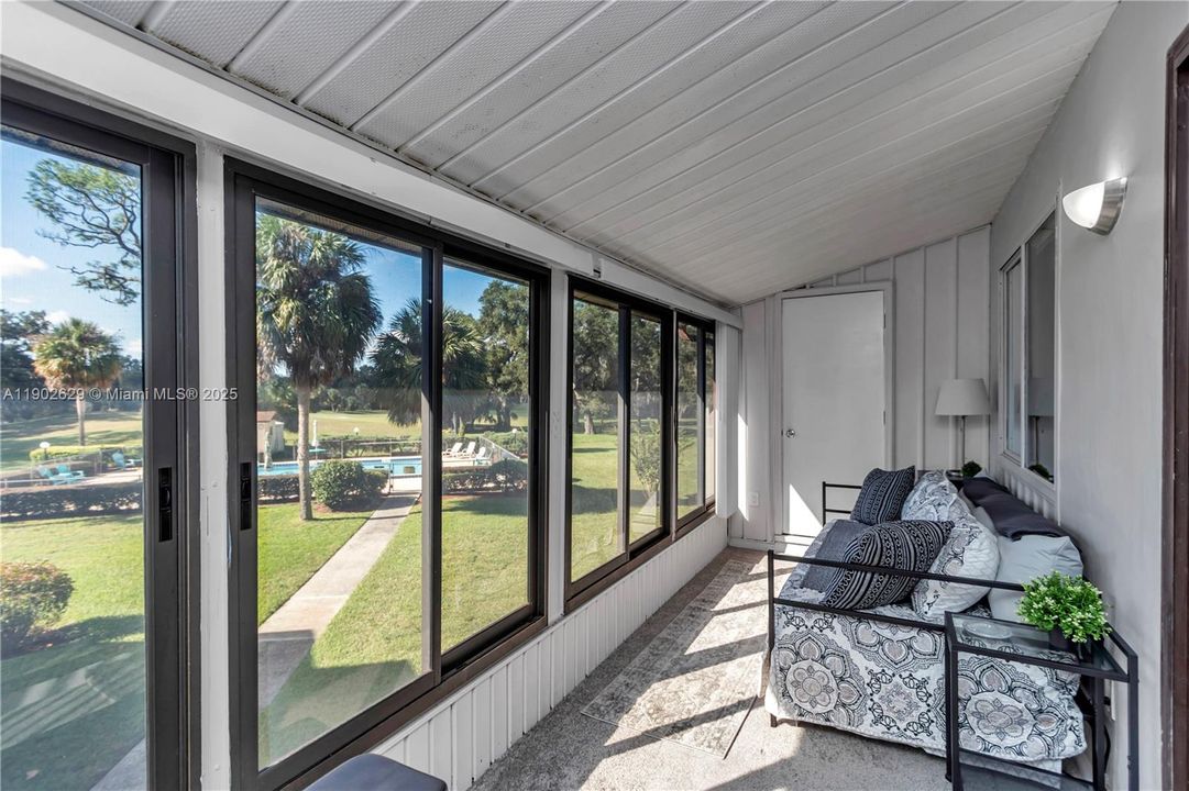 For Sale: $138,900 (2 beds, 1 baths, 1027 Square Feet)