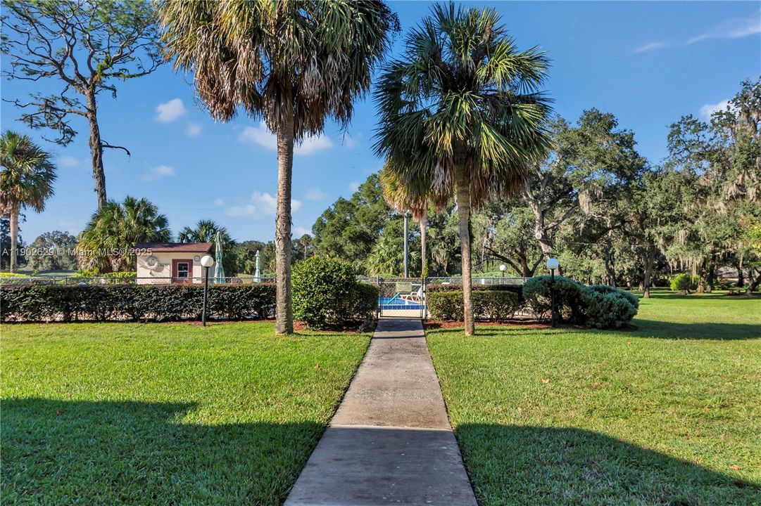 For Sale: $138,900 (2 beds, 1 baths, 1027 Square Feet)