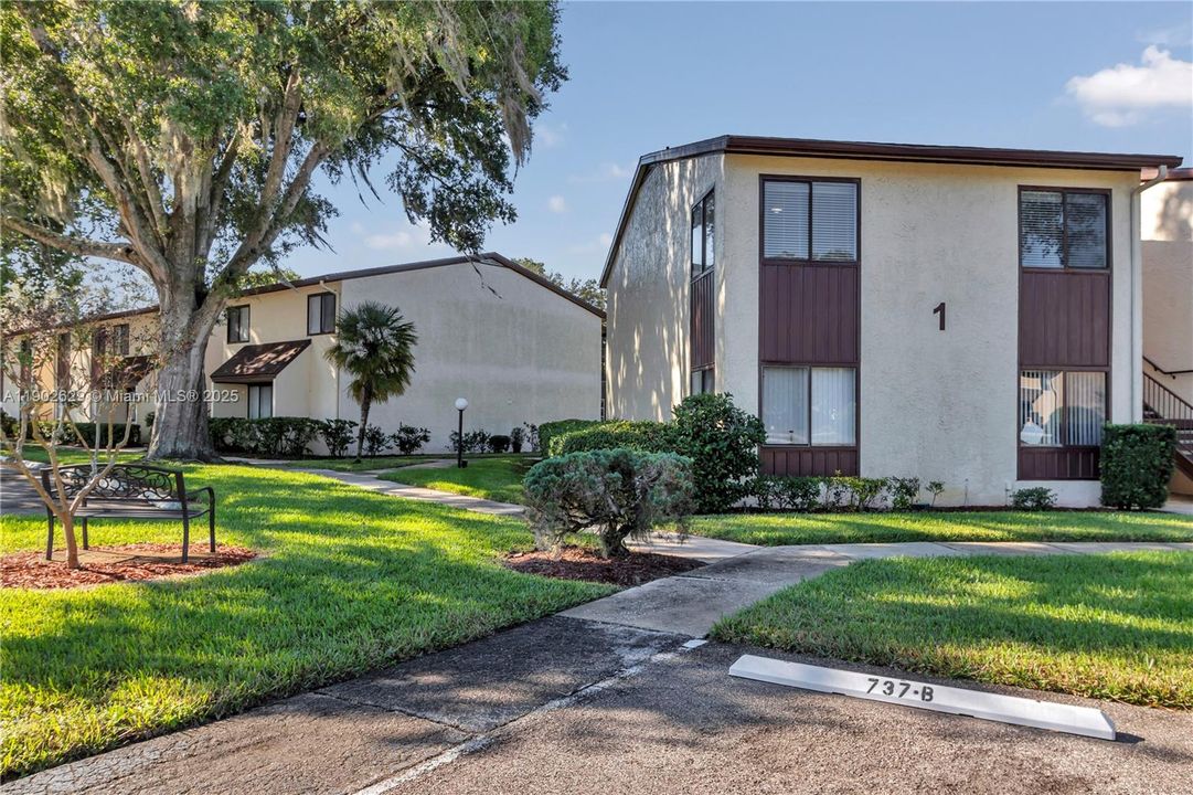 For Sale: $138,900 (2 beds, 1 baths, 1027 Square Feet)