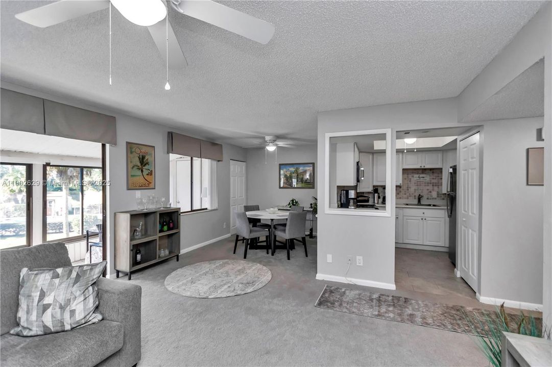 For Sale: $138,900 (2 beds, 1 baths, 1027 Square Feet)