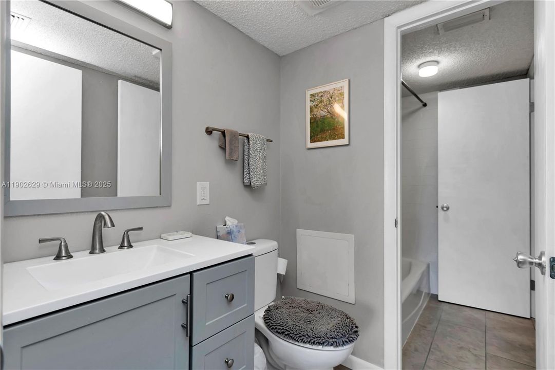 For Sale: $138,900 (2 beds, 1 baths, 1027 Square Feet)