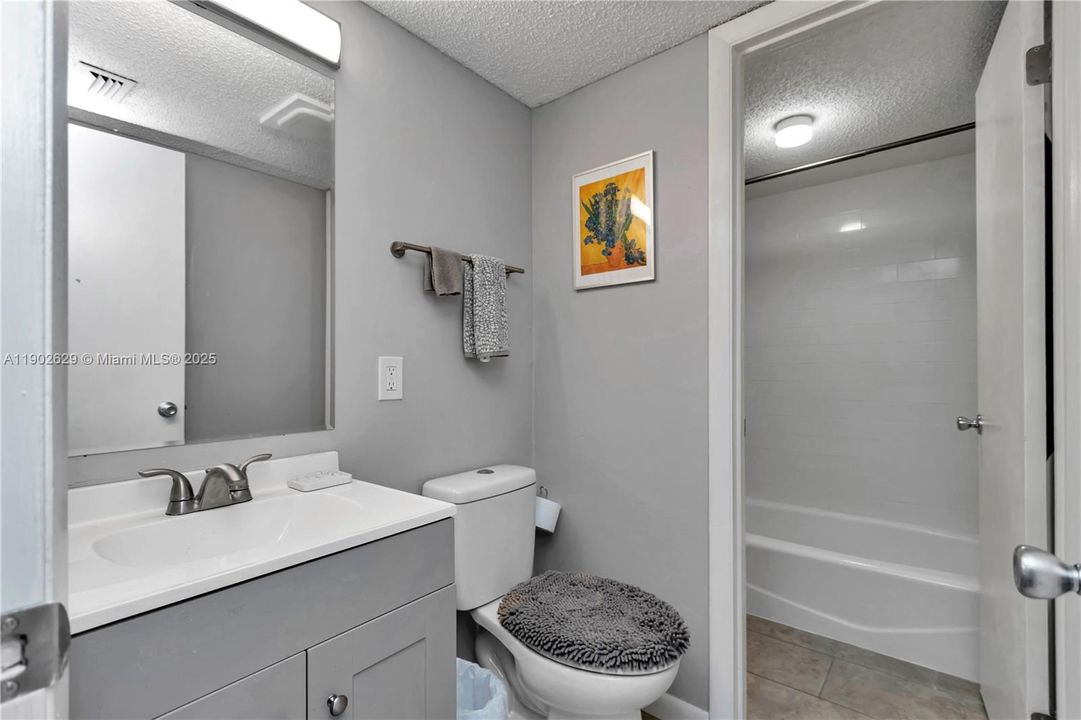 For Sale: $138,900 (2 beds, 1 baths, 1027 Square Feet)