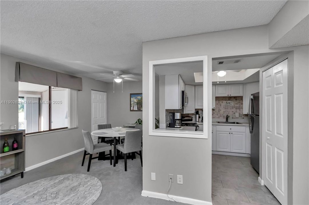 For Sale: $138,900 (2 beds, 1 baths, 1027 Square Feet)