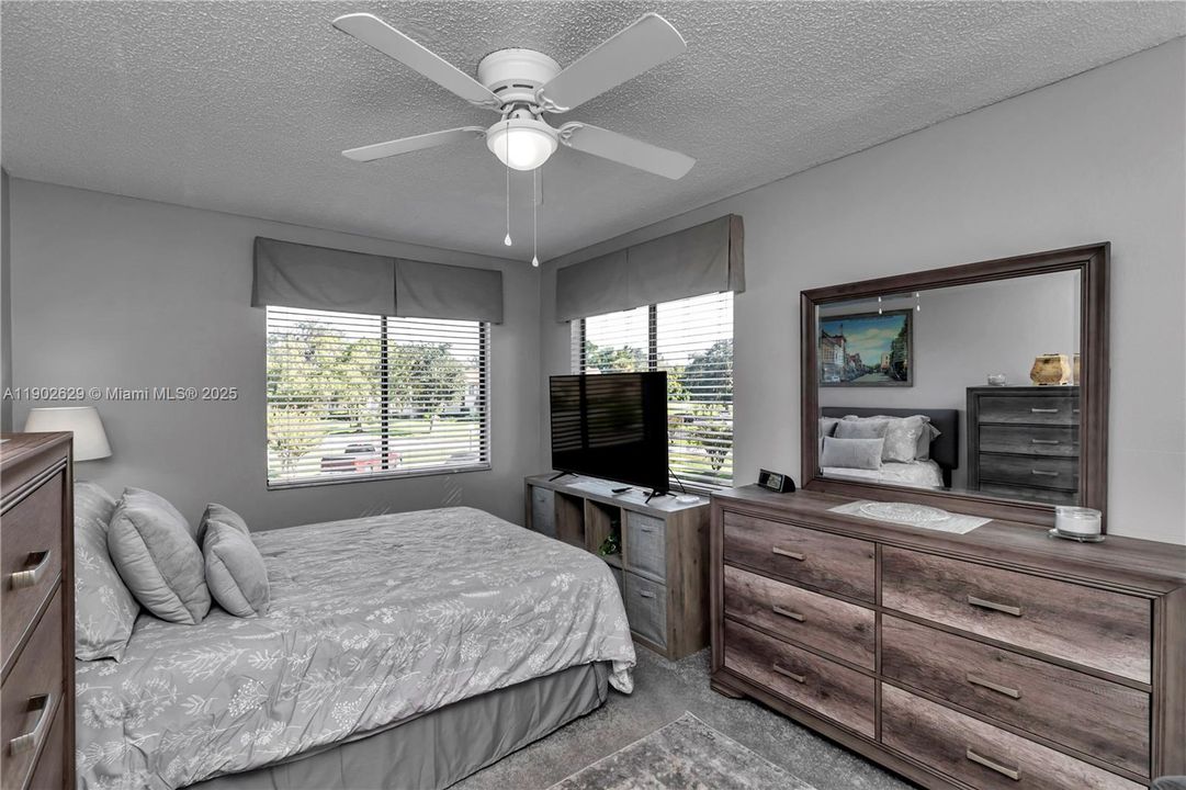 For Sale: $138,900 (2 beds, 1 baths, 1027 Square Feet)