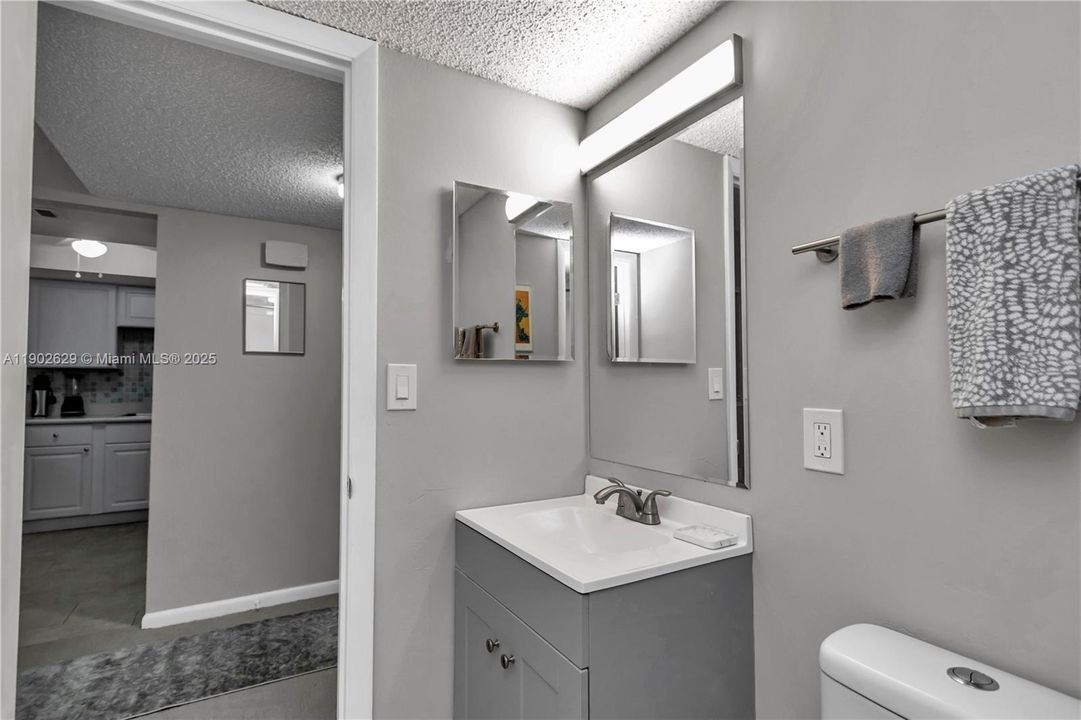 For Sale: $138,900 (2 beds, 1 baths, 1027 Square Feet)