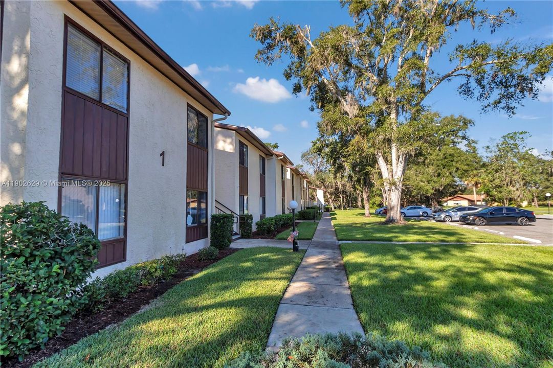 For Sale: $138,900 (2 beds, 1 baths, 1027 Square Feet)