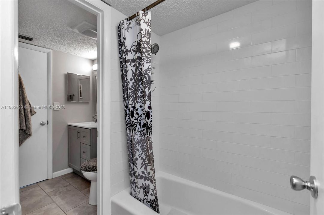 For Sale: $138,900 (2 beds, 1 baths, 1027 Square Feet)