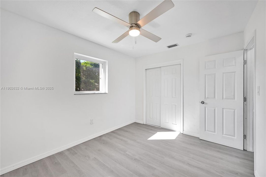 合同活跃: $405,000 (3 贝兹, 2 浴室, 1232 平方英尺)