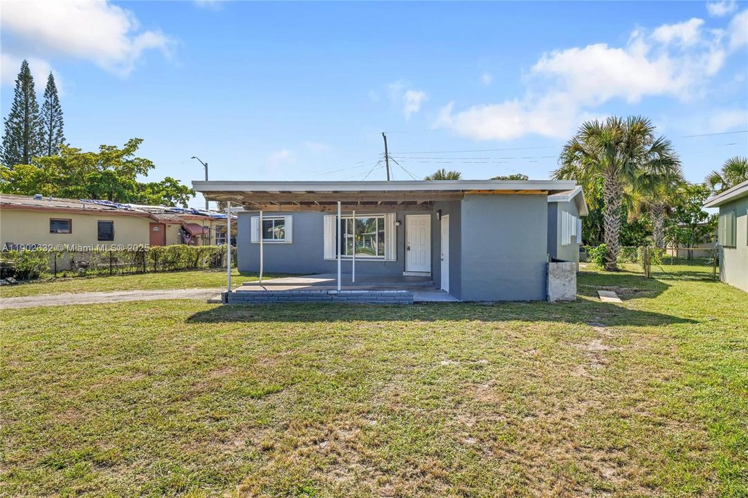 合同活跃: $405,000 (3 贝兹, 2 浴室, 1232 平方英尺)