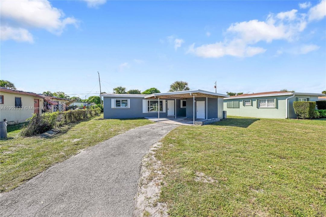 合同活跃: $405,000 (3 贝兹, 2 浴室, 1232 平方英尺)