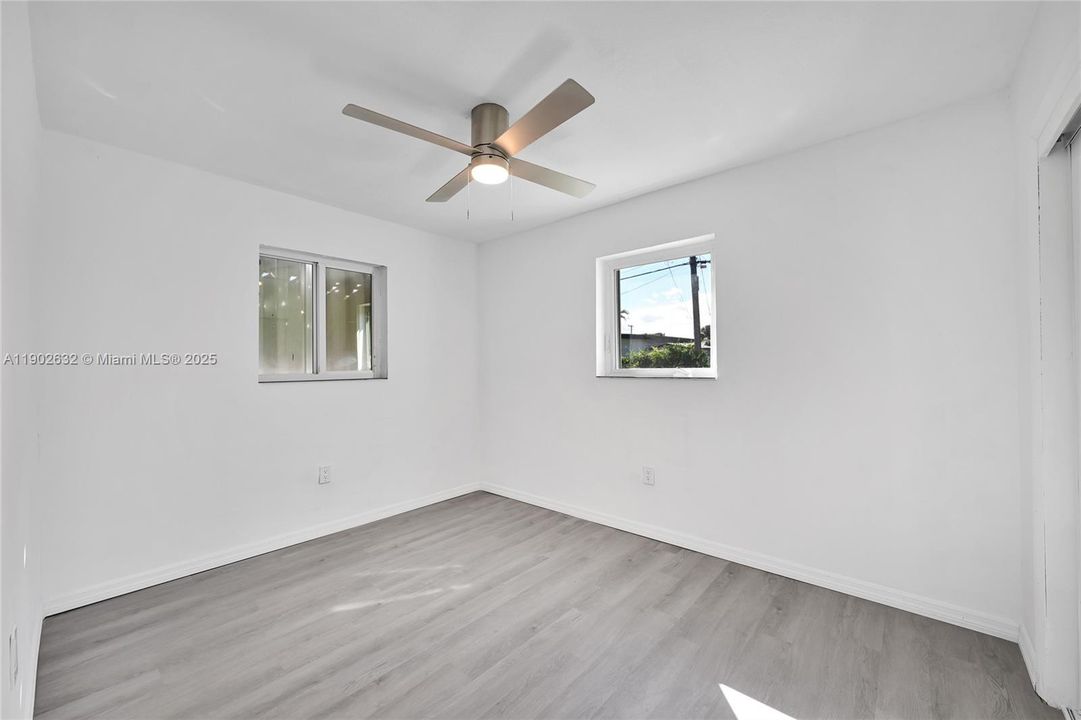 合同活跃: $405,000 (3 贝兹, 2 浴室, 1232 平方英尺)