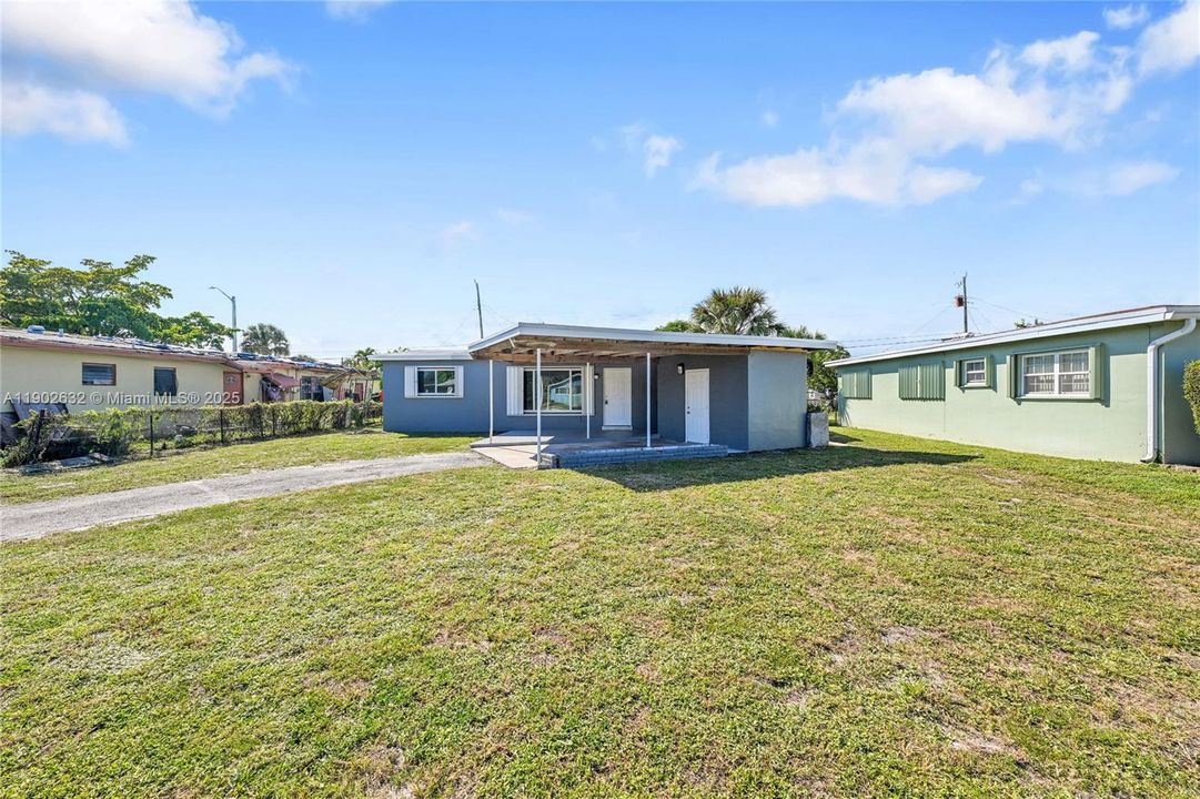 合同活跃: $405,000 (3 贝兹, 2 浴室, 1232 平方英尺)