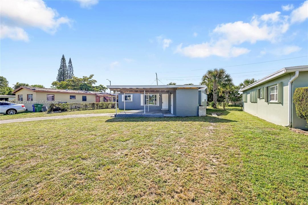 合同活跃: $405,000 (3 贝兹, 2 浴室, 1232 平方英尺)