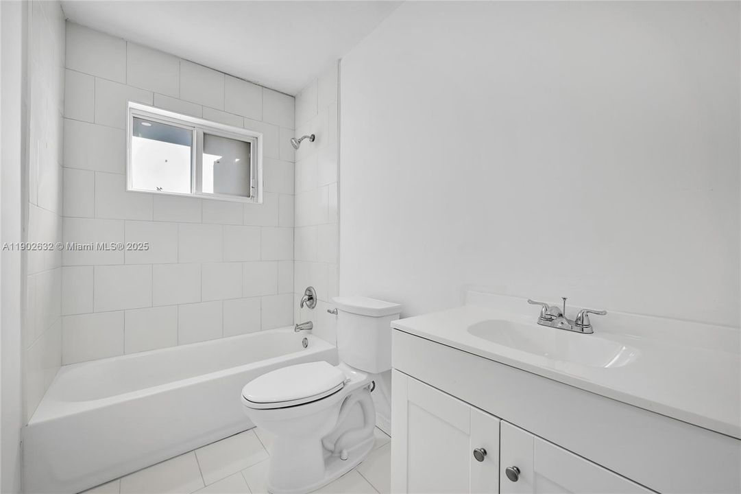 合同活跃: $405,000 (3 贝兹, 2 浴室, 1232 平方英尺)