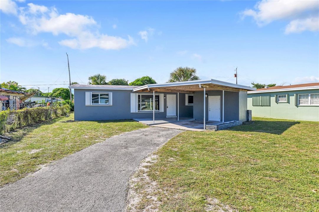 合同活跃: $405,000 (3 贝兹, 2 浴室, 1232 平方英尺)