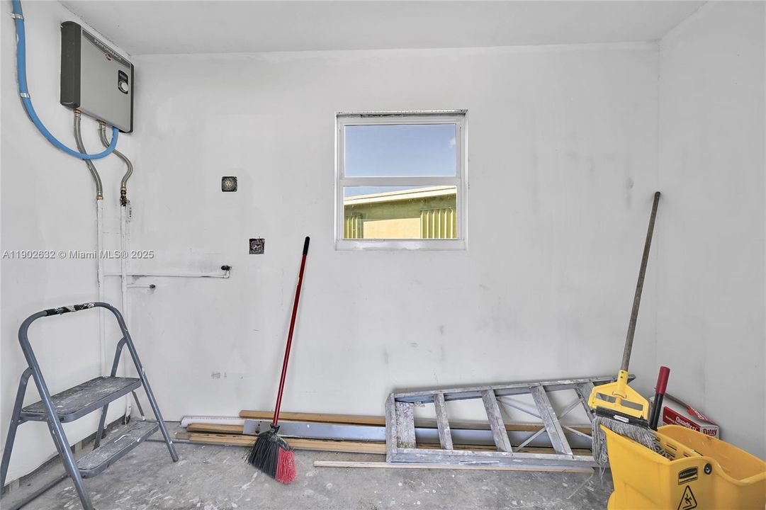 合同活跃: $405,000 (3 贝兹, 2 浴室, 1232 平方英尺)