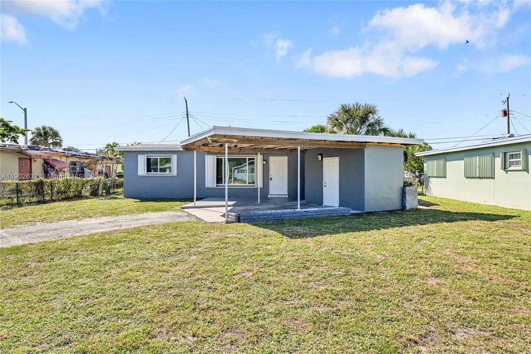 合同活跃: $405,000 (3 贝兹, 2 浴室, 1232 平方英尺)