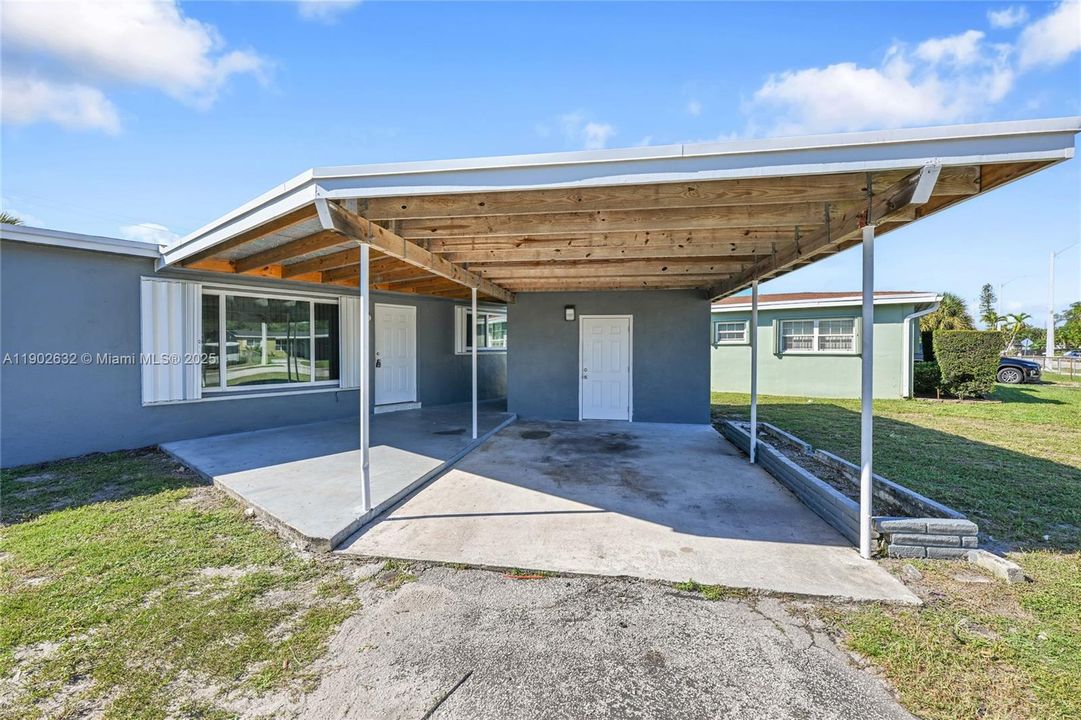 合同活跃: $405,000 (3 贝兹, 2 浴室, 1232 平方英尺)