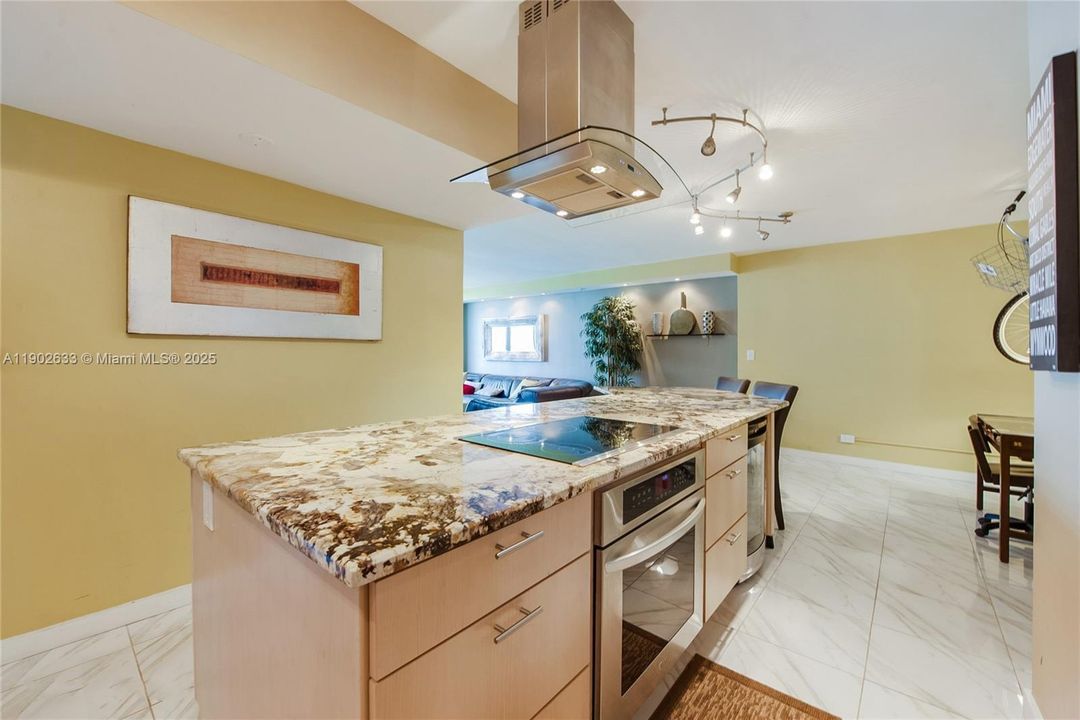 For Rent: $5,650 (2 beds, 2 baths, 1069 Square Feet)