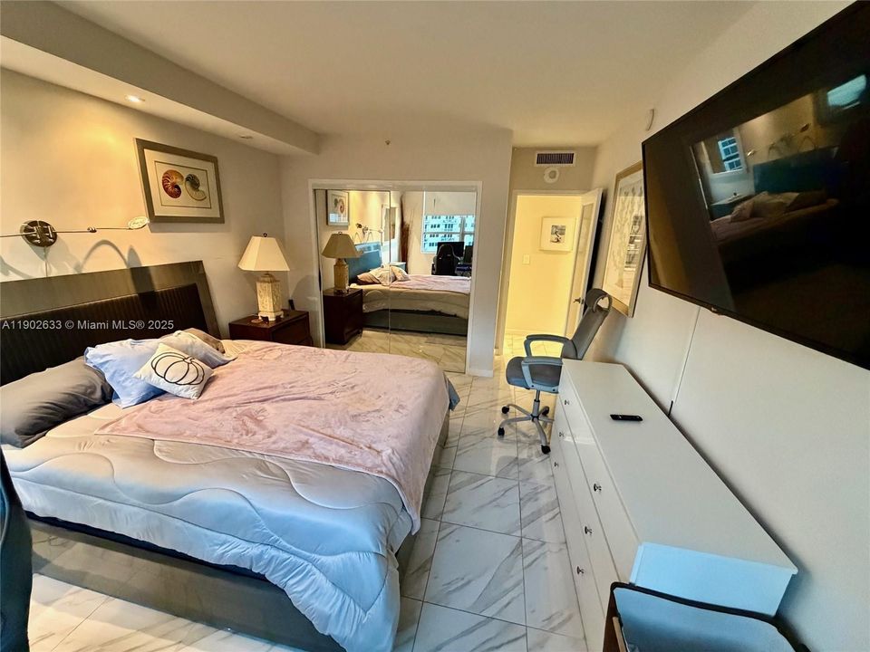 For Rent: $5,650 (2 beds, 2 baths, 1069 Square Feet)