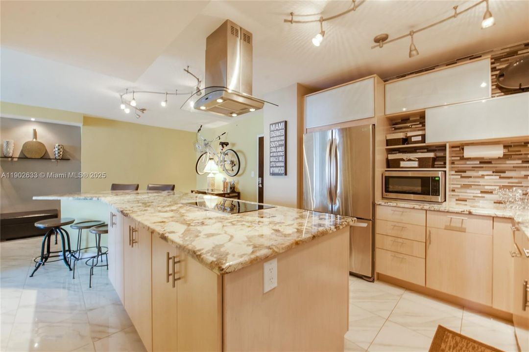 For Rent: $5,650 (2 beds, 2 baths, 1069 Square Feet)