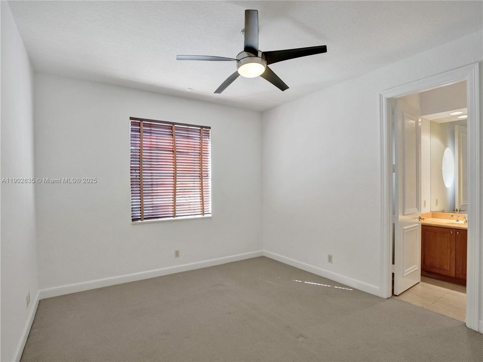 1st bedroom with ensuite