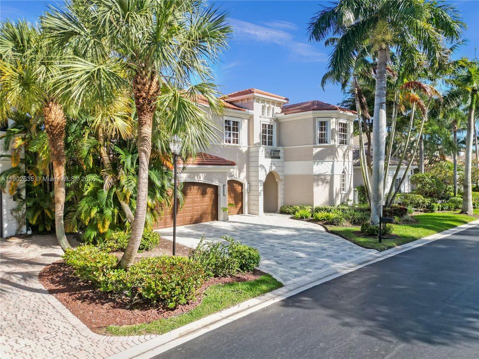 出租: $10,000 (5 贝兹, 5 浴室, 4543 平方英尺)