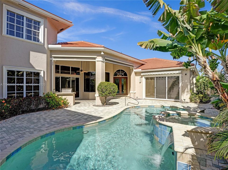 出租: $10,000 (5 贝兹, 5 浴室, 4543 平方英尺)