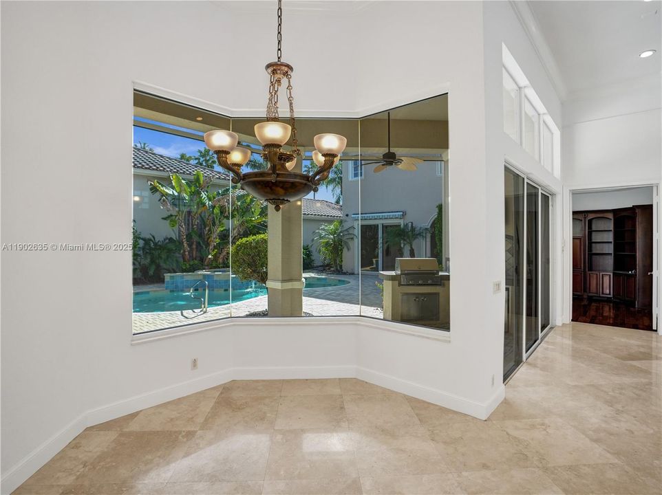 出租: $10,000 (5 贝兹, 5 浴室, 4543 平方英尺)