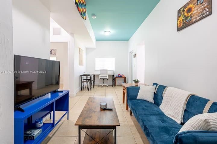 出租: $3,000 (2 贝兹, 1 浴室, 550 平方英尺)