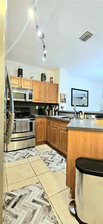 For Sale: $415,000 (3 beds, 2 baths, 1428 Square Feet)