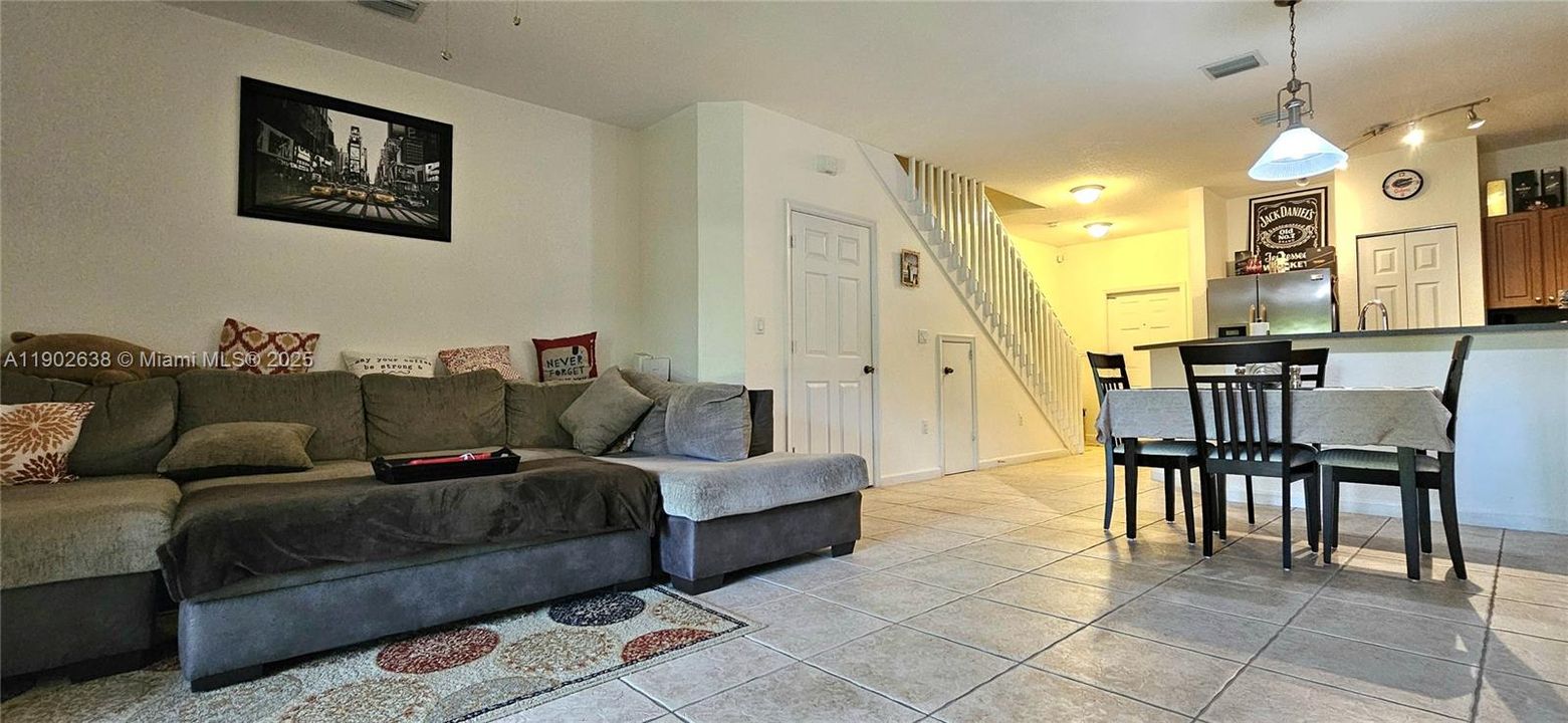 For Sale: $415,000 (3 beds, 2 baths, 1428 Square Feet)