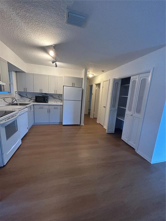 Recientemente alquilado: $2,300 (2 camas, 2 baños, 0 Pies cuadrados)