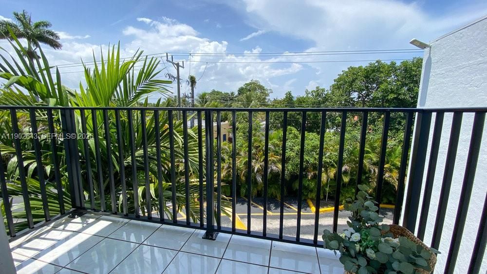 For Rent: $1,885 (1 beds, 1 baths, 611 Square Feet)