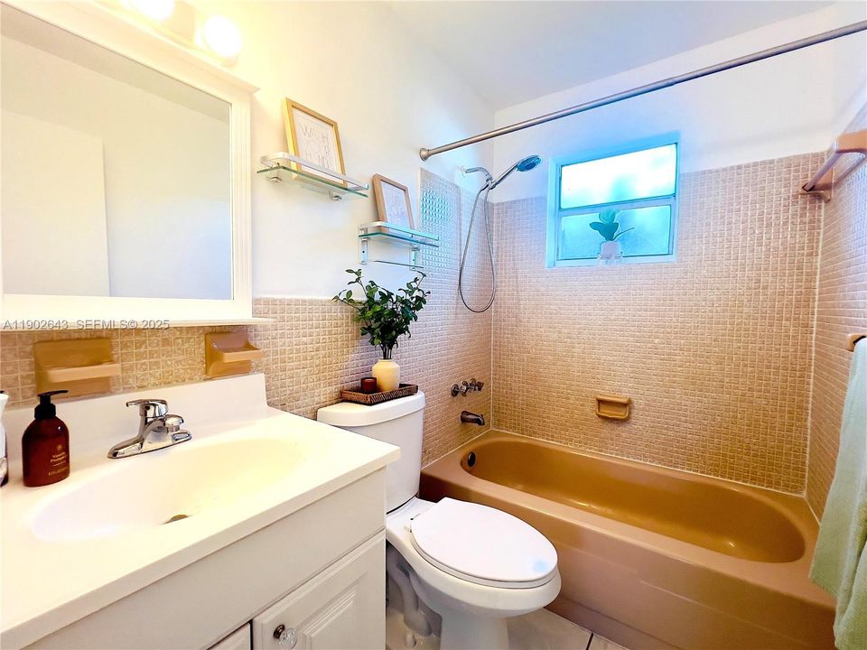 For Rent: $1,885 (1 beds, 1 baths, 611 Square Feet)