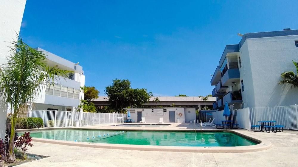 For Rent: $1,885 (1 beds, 1 baths, 611 Square Feet)