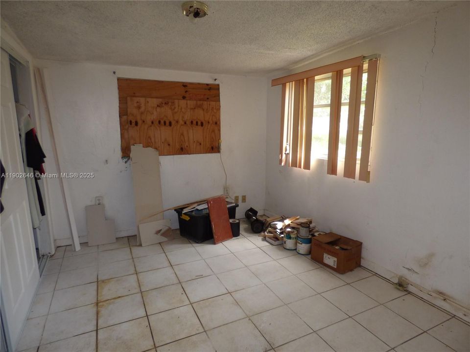 For Sale: $675,000 (4 beds, 1 baths, 1038 Square Feet)