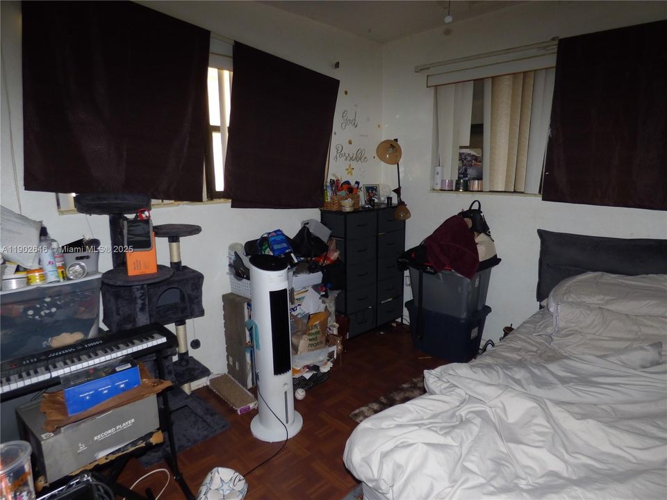 For Sale: $675,000 (4 beds, 1 baths, 1038 Square Feet)