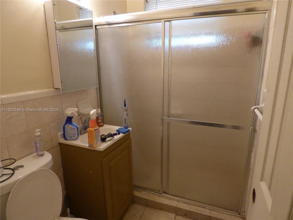 For Sale: $675,000 (4 beds, 1 baths, 1038 Square Feet)