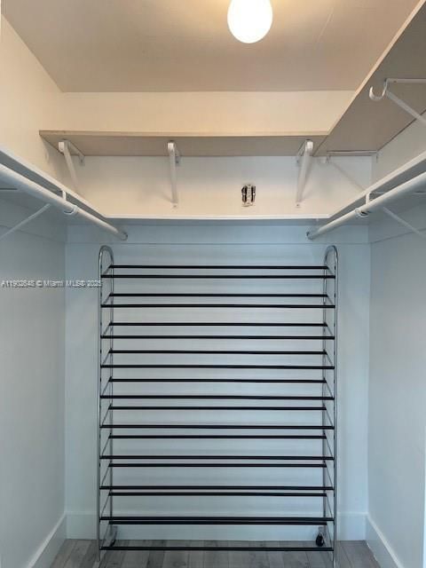 出租: $2,250 (2 贝兹, 1 浴室, 832 平方英尺)