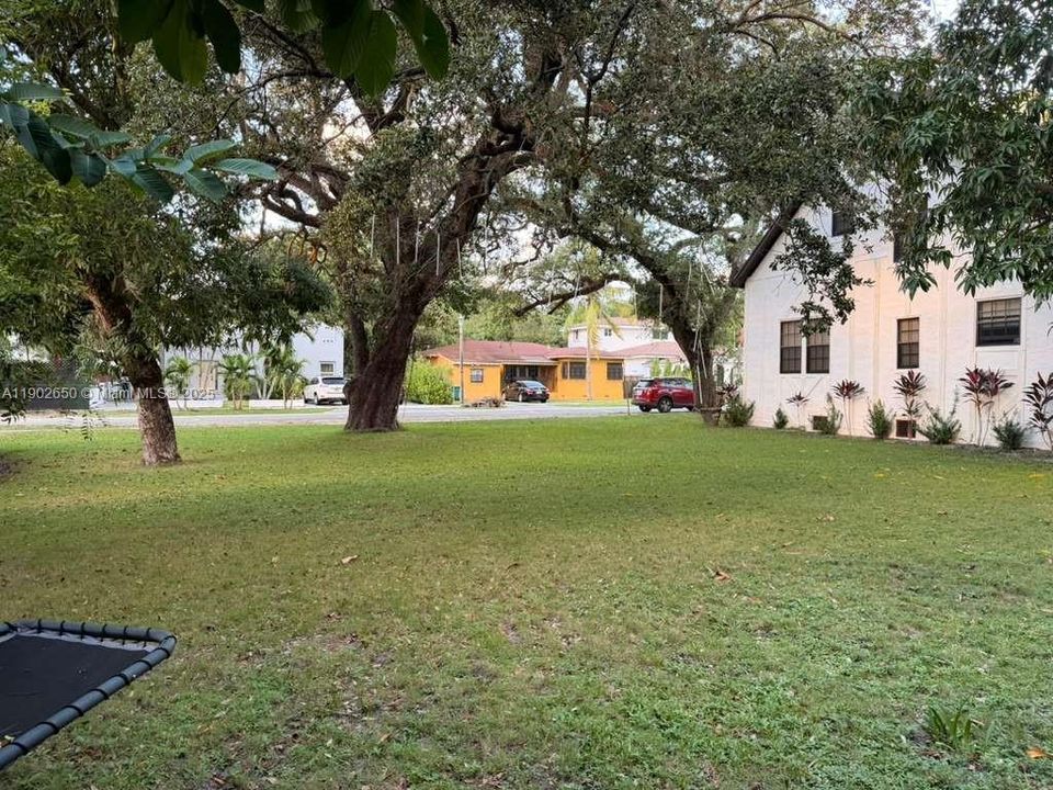 待售: $799,000 (0.14 acres)