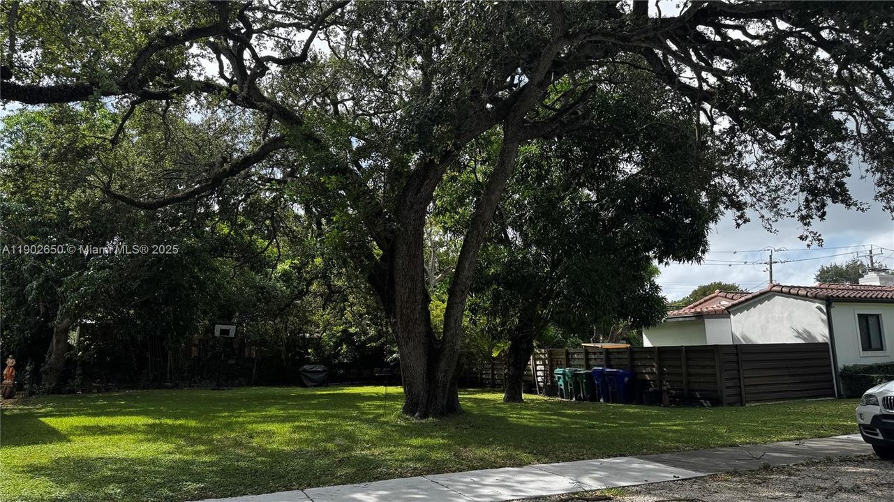 待售: $799,000 (0.14 acres)