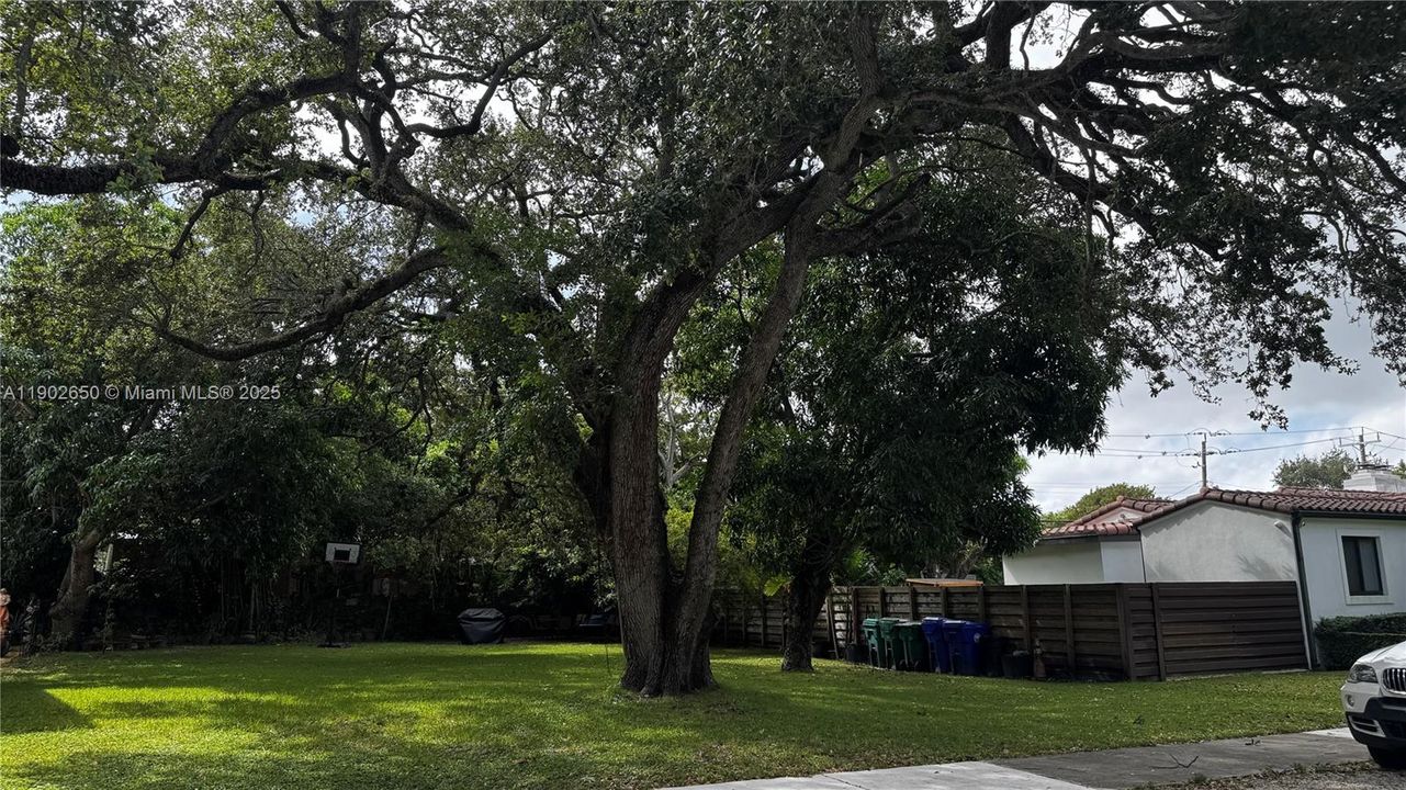 待售: $799,000 (0.14 acres)